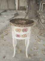 Title: Off-White and Brown Rose-Motif Round Table - Image 2