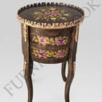 Title: Dark Wood Rose-Painted Classic Side Table
